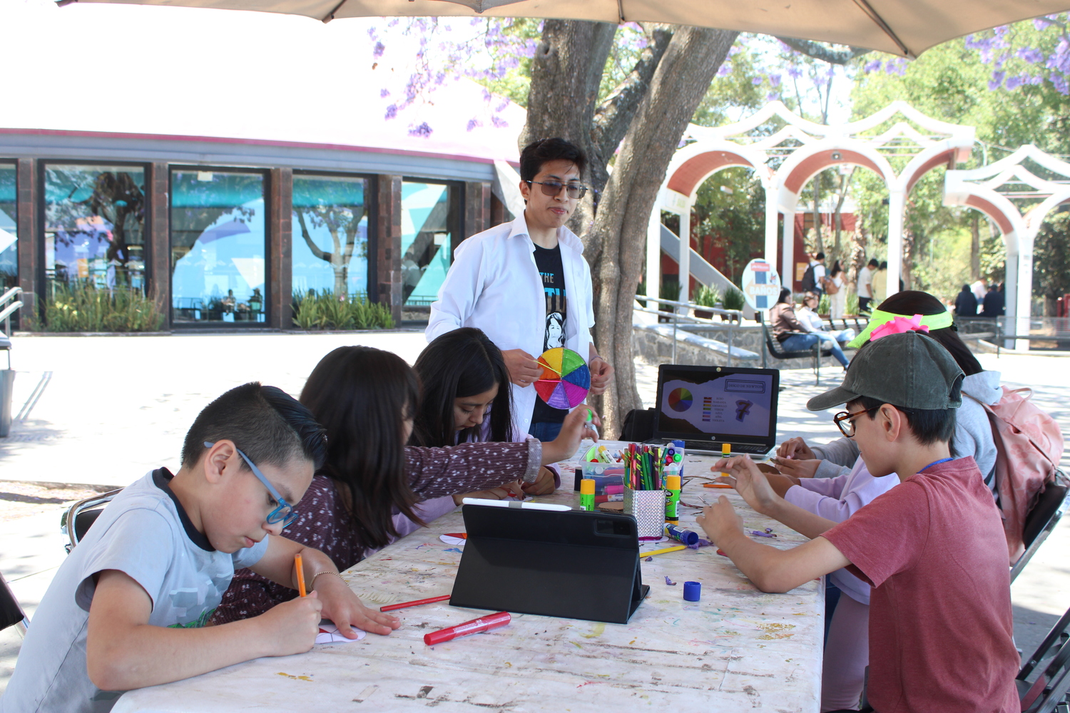 Mentes en Orbita talleres.jpg